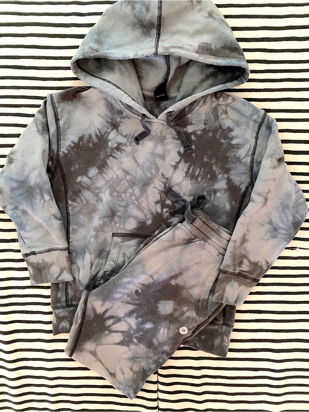 Rylee + Cru 6-7yr
PLAY by Rylee + Cru 
Kids Tie-Dye Hoodie & Jogger Set - Gray
